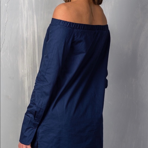 ✨Navy blue off the shoulders button down shirt - Picture 3 of 3